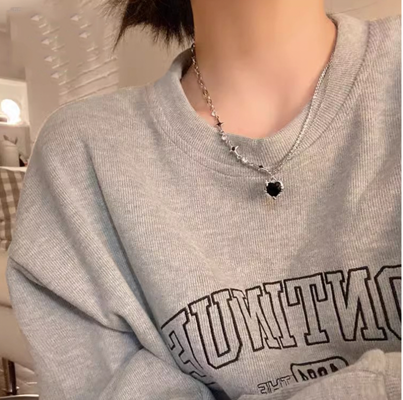 Asymmetrical Black Heart Necklace inspired by K-pop idols 2