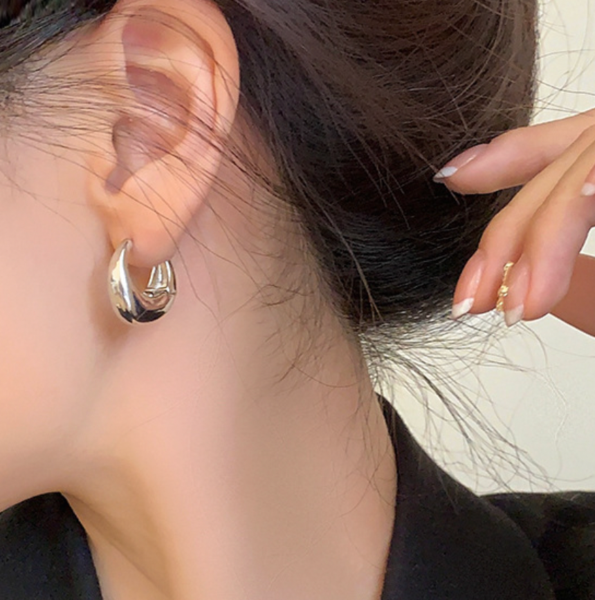 Chunky silver huggies 4