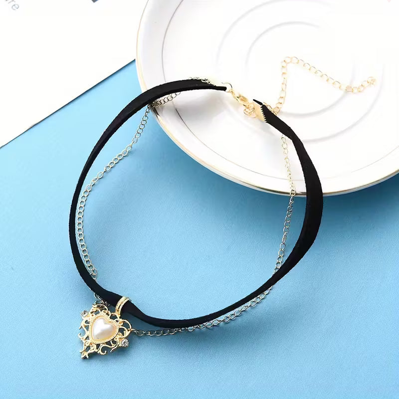 Vintage-Style Velvet Heart Choker